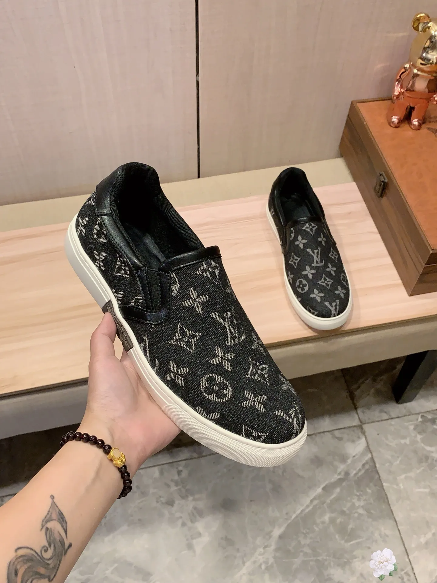 Men's men's shoes 💰400💰💰🎩🎩 [Lightning] [Lightning] "LV*" The latest • popular casual shoes, top brands [Seduce] luxury ~ purchasing agency, top ~ quality. [Strong] The upper is made of imported breathable cowhide with fabric material ➕ Breathable sheepskin feet (•) and fine workmanship. The original stylish and stylish soft rubber wear-resistant and non-slip outsole is light and comfortable on the feet. The real thing looks better when photographed in person. Code 111: Code: 38-44, 2️⃣colors selected